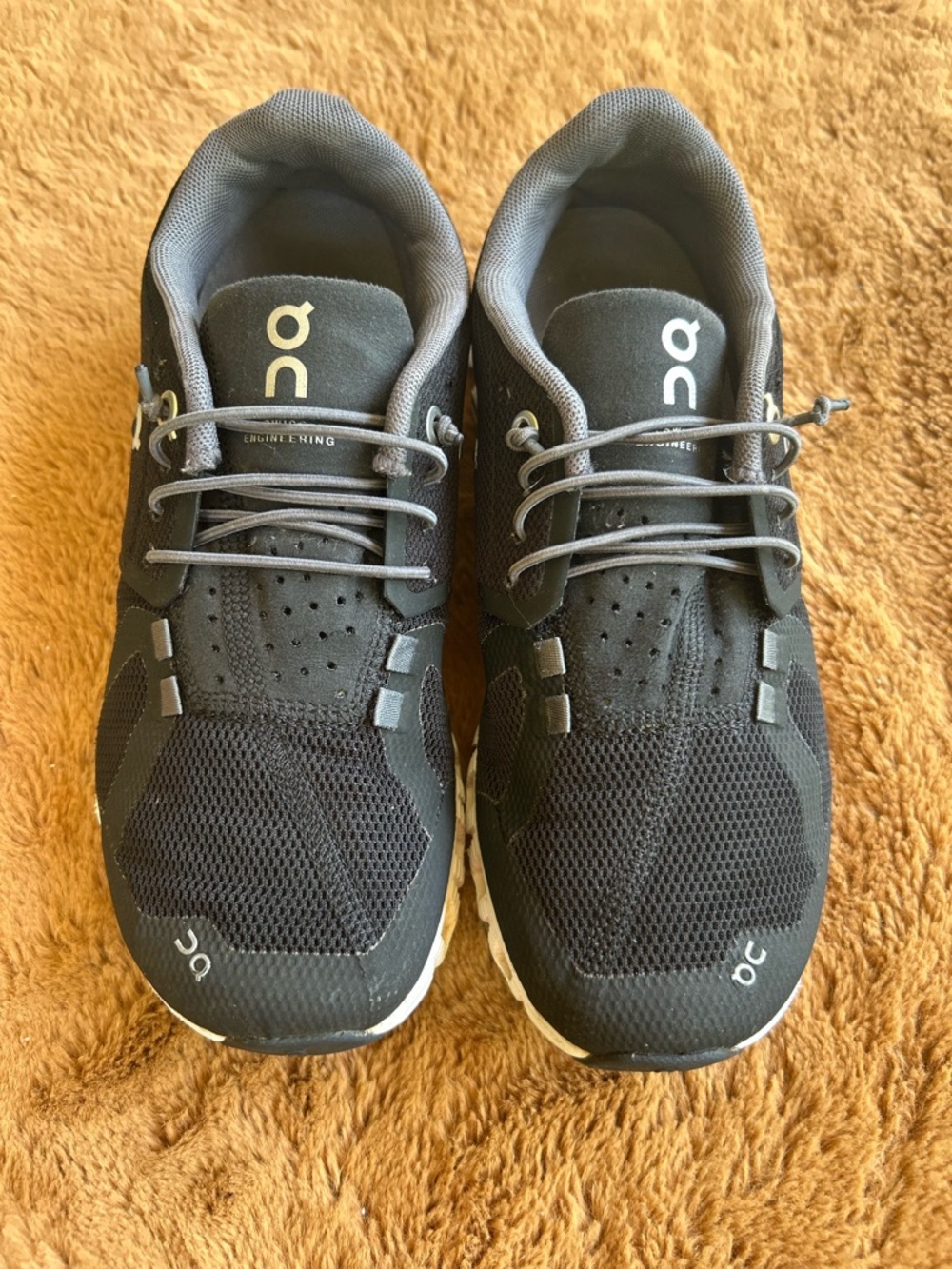 On Cloud Black and White Kids' Sneakers Size 5